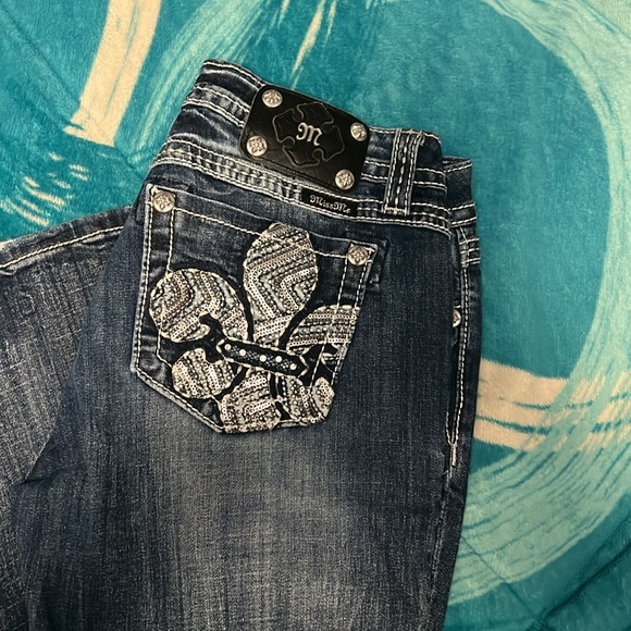 Jeans - Picture 2 of 3